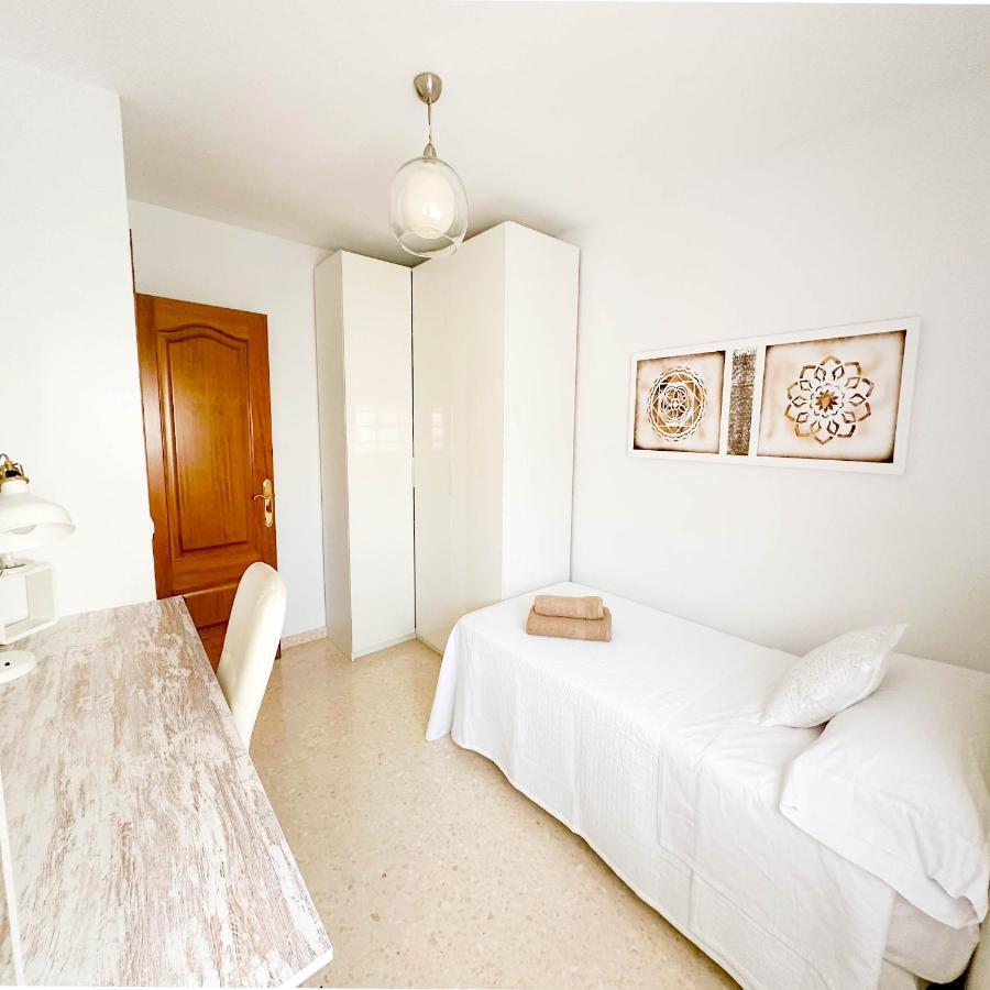 Apartament Catalina - Close To The Beach Estepona Bagian luar foto